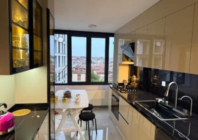 Einbauküche aus der Türkei – sand beige Hochglanz Fronten