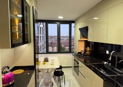 Maßgefertigte Küche direkt vom Hersteller – moderne Wandzeile